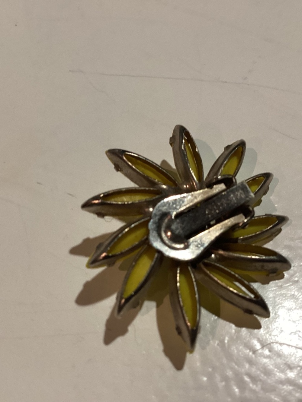 WEISS VINTAGE RARE RARE FLOWER EARRINGS. DAISY 🌼 STYLE MOMS COLLECTION - Picture 7 of 9